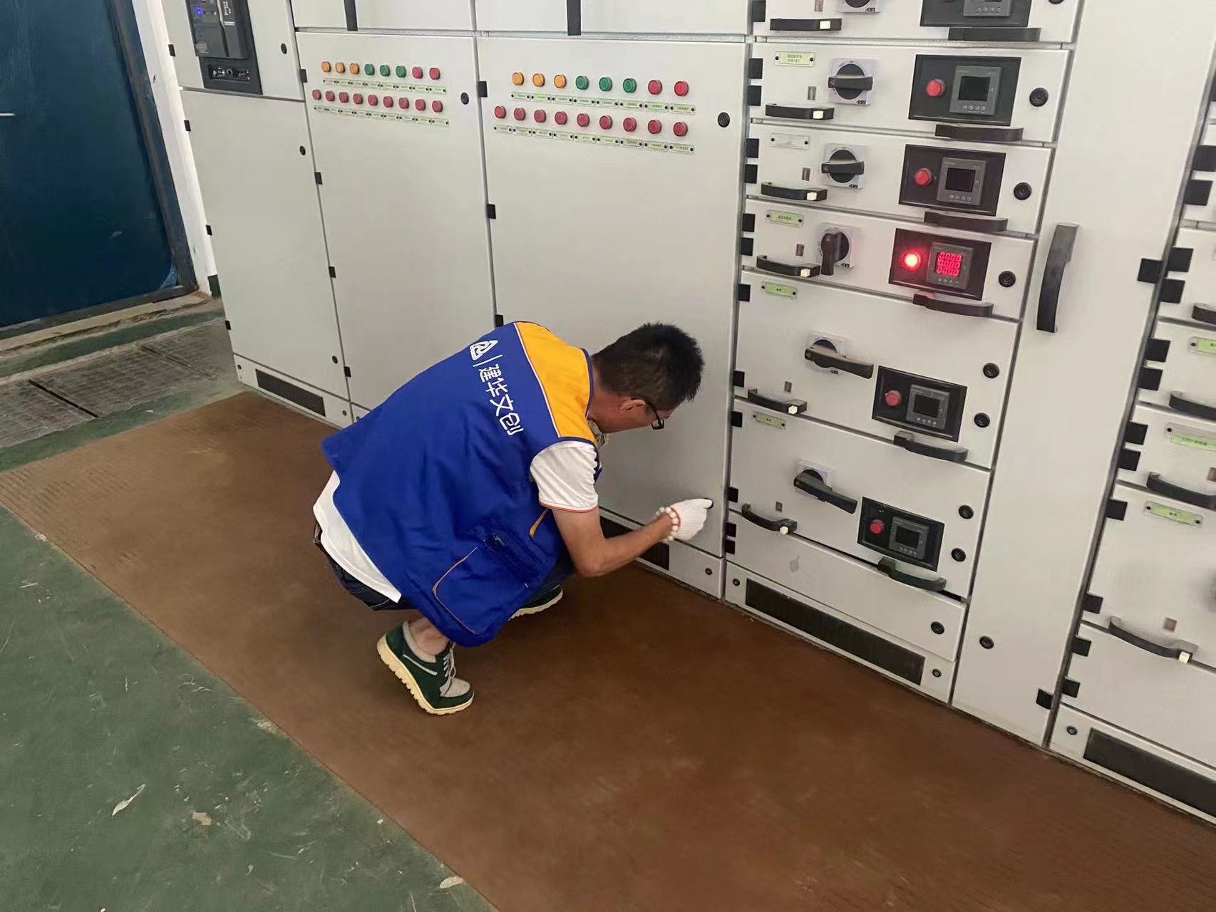 “夏季用電需謹慎，園區把關無隱患” ——建華文創集團開展用電安全檢查工作